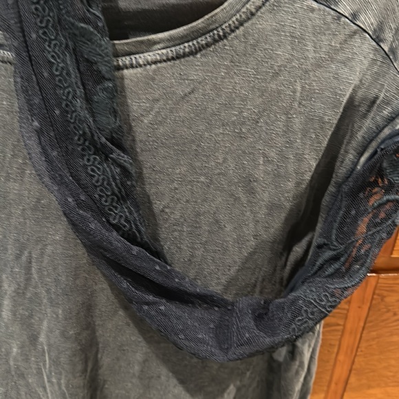 FREE PEOPLE navy long sleeve shirt with lace sleeves Size XS fits like a small - Picture 4 of 5